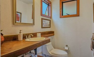 CASA AMUEBLADA EN RENTA CON JARDIN Y JACUZZI EN VALLE DE BRAVO
