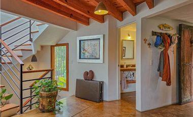 CASA AMUEBLADA EN RENTA CON JARDIN Y JACUZZI EN VALLE DE BRAVO