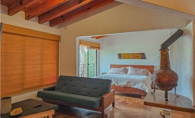 CASA AMUEBLADA EN RENTA CON JARDIN Y JACUZZI EN VALLE DE BRAVO