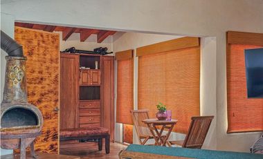CASA AMUEBLADA EN RENTA CON JARDIN Y JACUZZI EN VALLE DE BRAVO