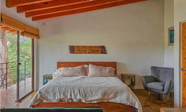 CASA AMUEBLADA EN RENTA CON JARDIN Y JACUZZI EN VALLE DE BRAVO