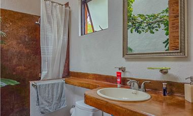 CASA AMUEBLADA EN RENTA CON JARDIN Y JACUZZI EN VALLE DE BRAVO