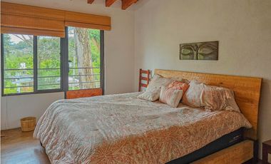 CASA AMUEBLADA EN RENTA CON JARDIN Y JACUZZI EN VALLE DE BRAVO