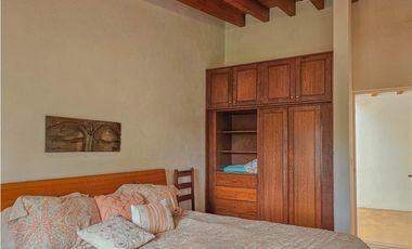 CASA AMUEBLADA EN RENTA CON JARDIN Y JACUZZI EN VALLE DE BRAVO