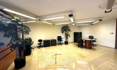 Venta de oficina Amueblada con inquilino en Edificio Juarez 2509