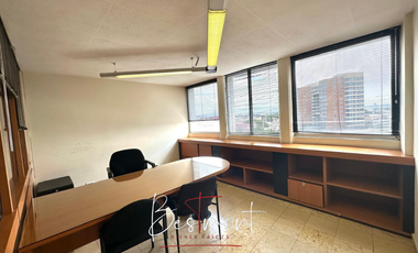 Venta de oficina Amueblada con inquilino en Edificio Juarez 2509
