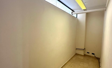 Venta de oficina Amueblada con inquilino en Edificio Juarez 2509