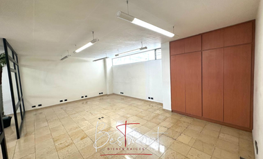 Venta de oficina Amueblada con inquilino en Edificio Juarez 2509