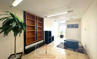 Venta de oficina Amueblada con inquilino en Edificio Juarez 2509