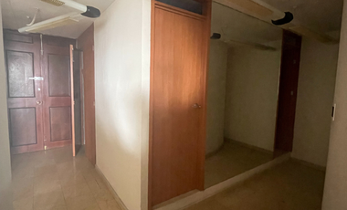 Venta de oficina Amueblada con inquilino en Edificio Juarez 2509