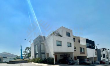 Casa en Venta o Renta en Aqua 1, en esquina