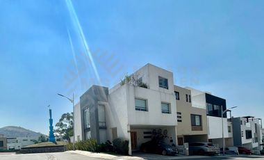 Casa en Venta o Renta en Aqua 1, en esquina