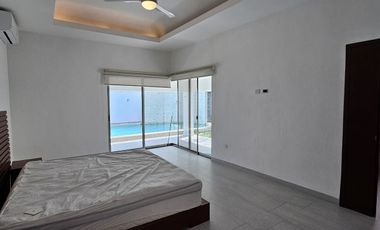 Casa en venta una planta en  esquina Mérida Yucatán, Residencial del Mayab