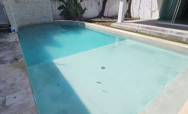 Casa en venta una planta en  esquina Mérida Yucatán, Residencial del Mayab