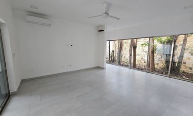 Casa en venta una planta en  esquina Mérida Yucatán, Residencial del Mayab
