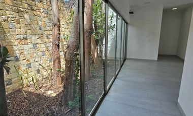 Casa en venta una planta en  esquina Mérida Yucatán, Residencial del Mayab