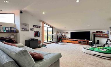 Casa esquinera independiente de un nivel en Cajicá