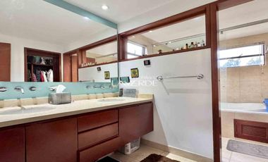 Casa esquinera independiente de un nivel en Cajicá