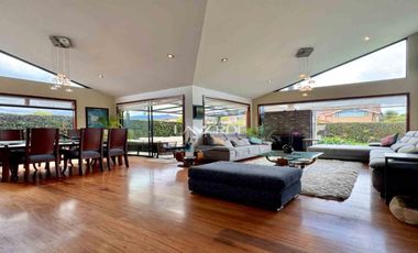 Casa esquinera independiente de un nivel en Cajicá