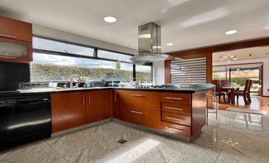 Casa esquinera independiente de un nivel en Cajicá