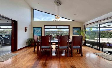 Casa esquinera independiente de un nivel en Cajicá