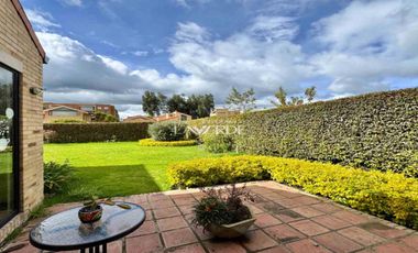 Casa esquinera independiente de un nivel en Cajicá