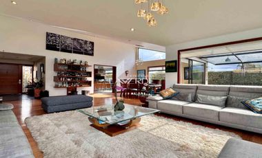 Casa esquinera independiente de un nivel en Cajicá