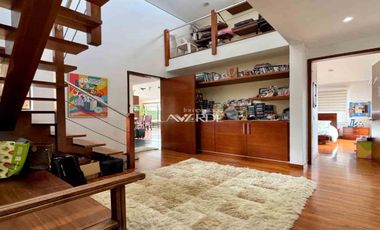 Casa esquinera independiente de un nivel en Cajicá