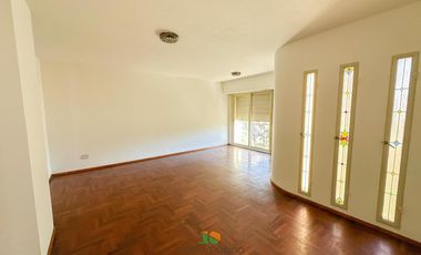 Departamento en venta en General Paz frente a la plaza.