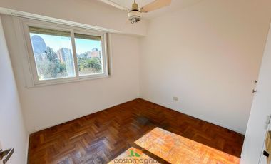Departamento en venta en General Paz frente a la plaza.