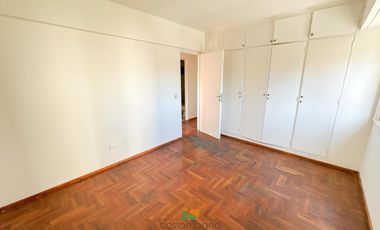 Departamento en venta en General Paz frente a la plaza.