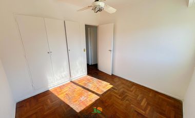 Departamento en venta en General Paz frente a la plaza.