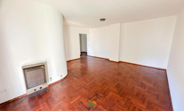 Departamento en venta en General Paz frente a la plaza.