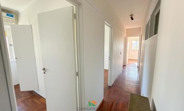 Departamento en venta en General Paz frente a la plaza.