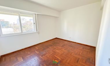 Departamento en venta en General Paz frente a la plaza.