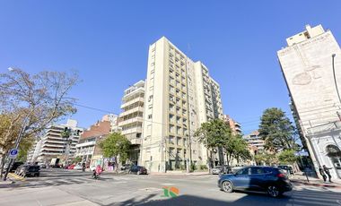 Departamento en venta en General Paz frente a la plaza.