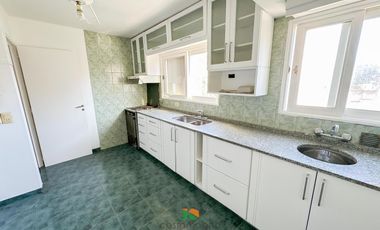 Departamento en venta en General Paz frente a la plaza.