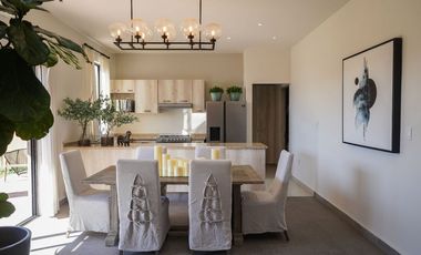 Casa en Venta en San Miguel con Terraza Panorámica y Diseño Contemporáneo