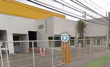 BODEGA CON CÁMARAS DE REFRIGERACIÓN sobre Av. Constituyentes
