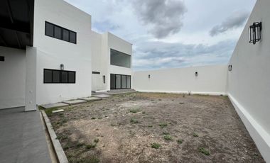 RESIDENCIA NUEVA EN RENTA