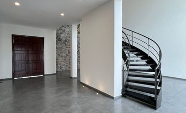 RESIDENCIA NUEVA EN RENTA