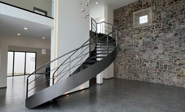 RESIDENCIA NUEVA EN RENTA