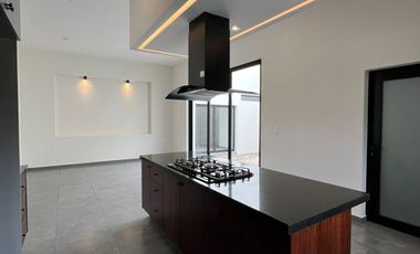 RESIDENCIA NUEVA EN RENTA