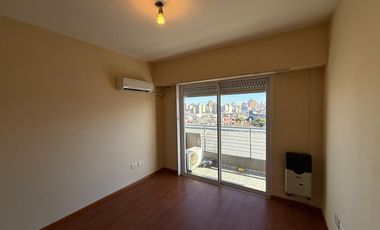 Alquiler departamento 2 ambientes con balcón en Morón