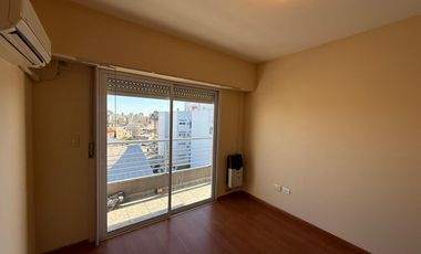 Alquiler departamento 2 ambientes con balcón en Morón