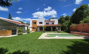 PRECIOSA RESIDENCIA EN EXCLUSIVA PRIVADA LA CEIBA FRENTE A CAMPO DE GOLF.