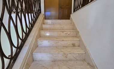 PRECIOSA RESIDENCIA EN EXCLUSIVA PRIVADA LA CEIBA FRENTE A CAMPO DE GOLF.