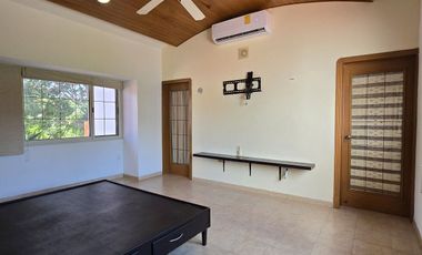 PRECIOSA RESIDENCIA EN EXCLUSIVA PRIVADA LA CEIBA FRENTE A CAMPO DE GOLF.