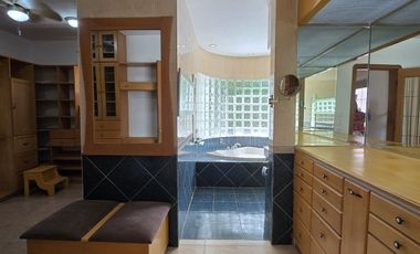 PRECIOSA RESIDENCIA EN EXCLUSIVA PRIVADA LA CEIBA FRENTE A CAMPO DE GOLF.