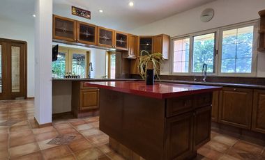 PRECIOSA RESIDENCIA EN EXCLUSIVA PRIVADA LA CEIBA FRENTE A CAMPO DE GOLF.